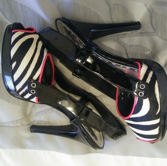 Pumps - Picture 2 of 3